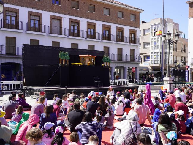 Este sábado, 22 y el domingo 23 de abril, a las 12:00 horas, en la Plaza Mayor, “Sábados de Títeres” con los espectáculos “La ratita presumida” y “Blancanieves”, de la compañía Tropos Teatro