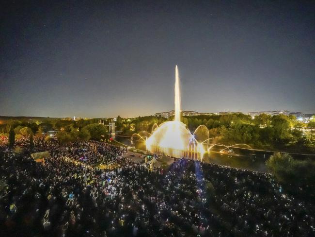 Desde hoy viernes, 23 de junio, y hasta el 24 de septiembre todos los viernes, sábados y domingos, a las 22:30 horas, regresa el Espectáculo Fuente del Parque Europa 