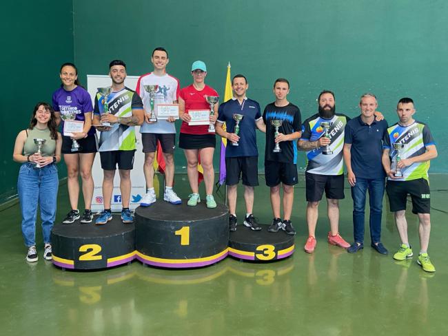 Torneo solidario de frontenis mixto