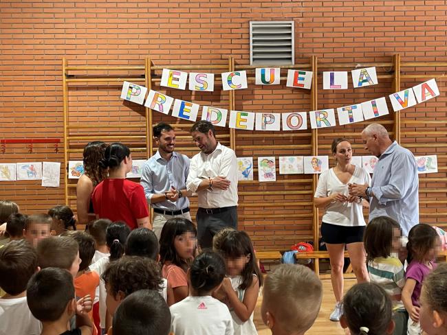 Cerca de 2.600 escolares participan en las escuelas de natación, predeportiva y polideportiva