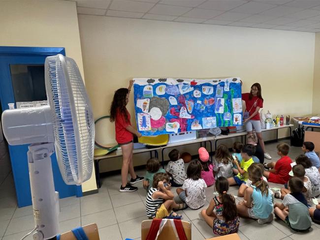 el Ayuntamiento de Torrejón de Ardoz ha adquirido 40 ventiladores para mitigar el calor en las aulas donde se realizan las Colevacaciones