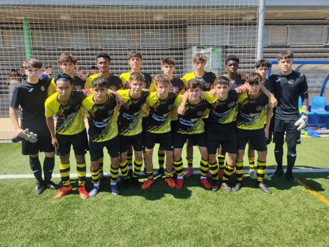 AD La Plata - TR82 - Juvenil