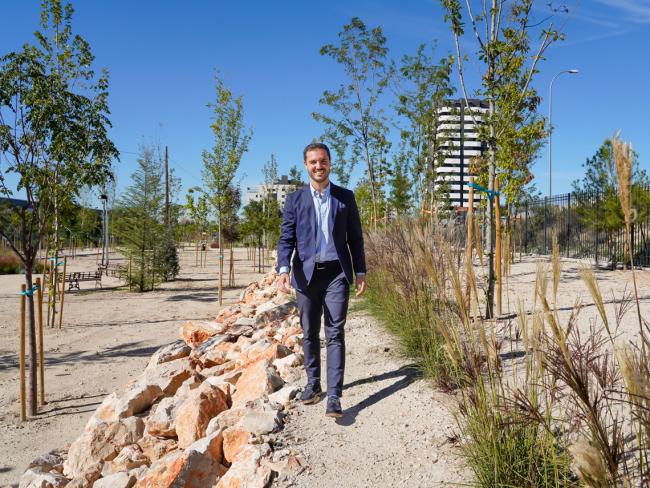 El alcalde, Alejandro Navarro Prieto, visitando el Parque Alcalá