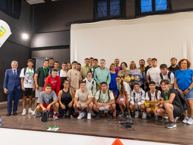 La campeona del mundo de boxeo y concejala de Turismo del Ayuntamiento de Torrejón de Ardoz, Miriam Gutiérrez, impartió una conferencia en las jornadas “Camino de los Valores”