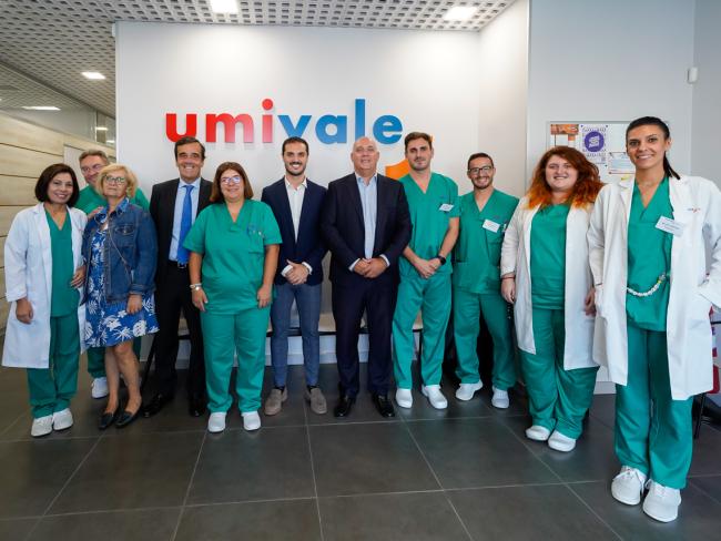 El alcalde, Alejandro Navarro Prieto, visitando Umivale