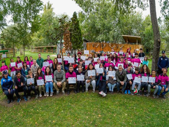 Los "Alumnos Mediadores"con los diplomas que fueron entregados por el alcalde, Alejandro Navarro Prieto 