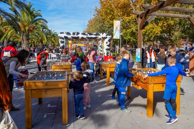 Gran afluencia de familias en las divertidas actividades celebradas con motivo del Día Mundial de la Infancia 