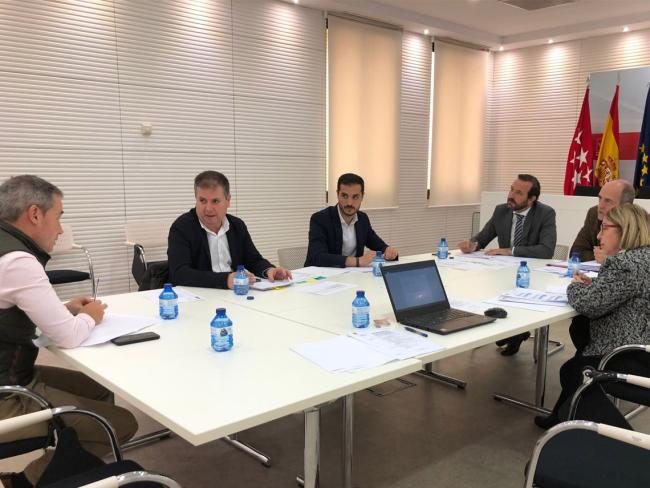 El alcalde, Alejandro Navarro Prieto, se reunió con el viceconsejero de Organización Educativa de la Comunidad de Madrid, José Carlos Fernández, el segundo teniente de alcalde y concejal de Estrategia Ciudad y Prospectiva, José Luis Navarro, y el concejal de Bienestar, Educación e Inmigración, Rubén Martínez
