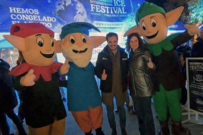 La presidenta de la Comunidad de Madrid, Isabel Díaz Ayuso, visitó junto al alcalde, Alejandro Navarro Prieto, el Parque Mágicas Navidades