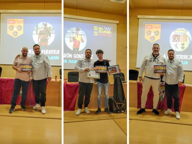 De izquierda a derecha: los jugadores, Jesús Fuentes y Aarón González, y el presidente de la AD Petanca Torrejón, Juan José Tapeado