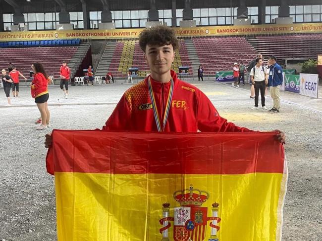 Aarón González, integrante de la Agrupación Deportiva Petanca Torrejón