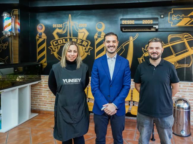 El alcalde, Alejandro Navarro Prieto, visitando Collber, junto a sus gerentes, Rafael Bermejo y Miriam Collado