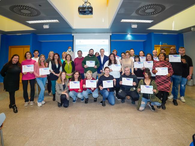 Alumnos que han superado con éxito una nueva edición de los cursos de formación