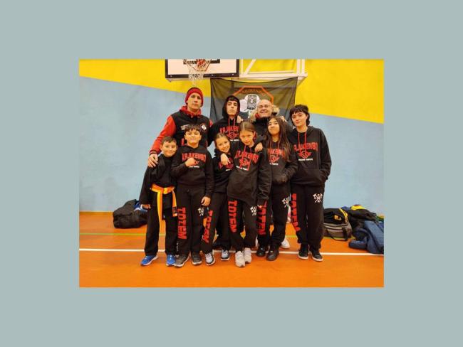 Los alumnos de la Escuela Tótem que participaron en el II Open Fight Sports Burgohondo