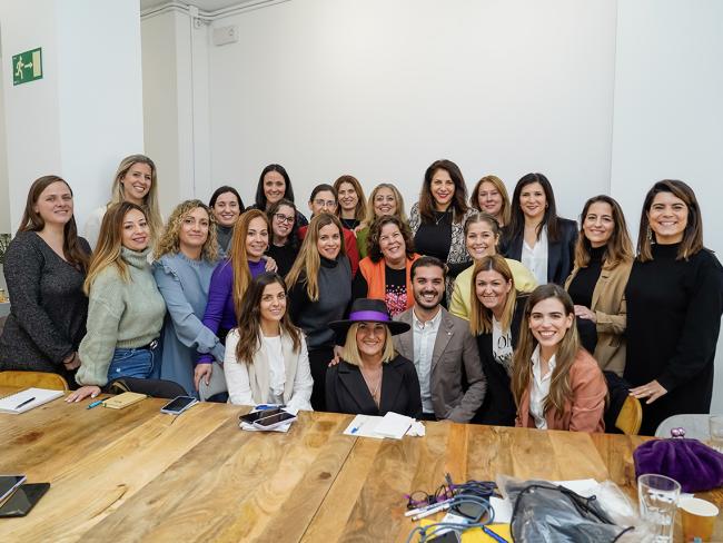 El alcalde, Alejandro Navarro Prieto, con las empresarias que han participado en el encuentro