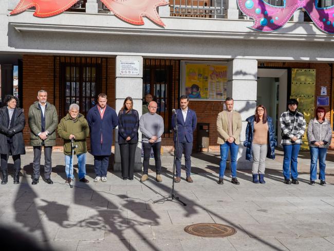 Torrejón de Ardoz se suma al minuto de silencio que la Federación Española de Municipios y Provincias (FEMP) ha convocado con motivo del cruel asesinato de dos guardias civiles en acto de servicio contra el narcotráfico en Barbate