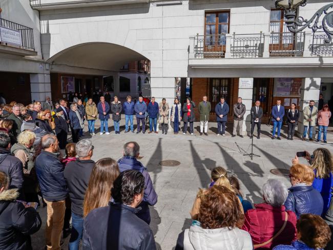 Torrejón de Ardoz guarda un minuto de silencio por el devastador incendio de Valencia