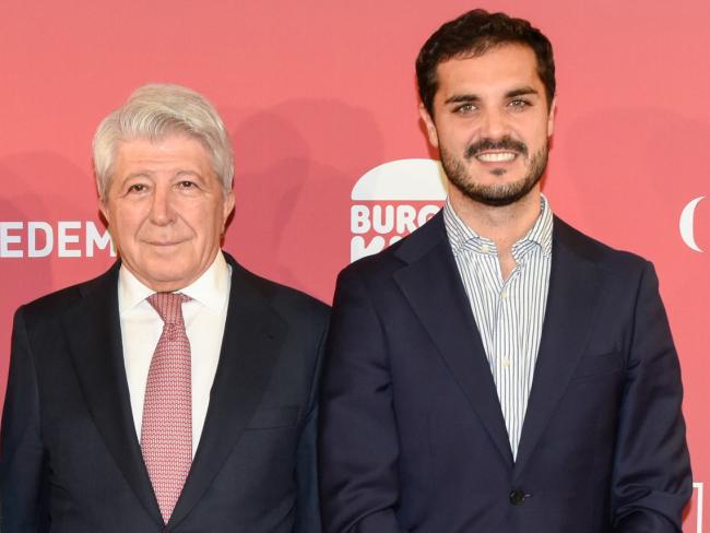 El alcalde, Alejandro Navarro Prieto, junto al presidente del Atlético de Madrid, Enrique Cerezo