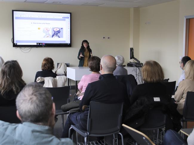Charla informativa en una de las aulas del Hospital Universitario de Torrejón