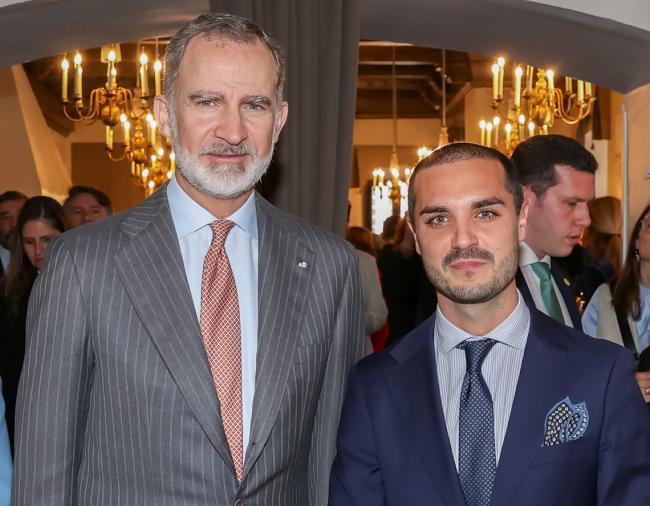 Su Majestad el Rey Felipe VI y el alcalde de Torrejón de Ardoz, Alejandro Navarro Prieto, en el acto de entrega del Premio Derechos Humanos Rey de España