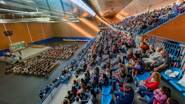 Imagen del Pabellón en el que se celebró el XXIV Certamen Literario Escolar