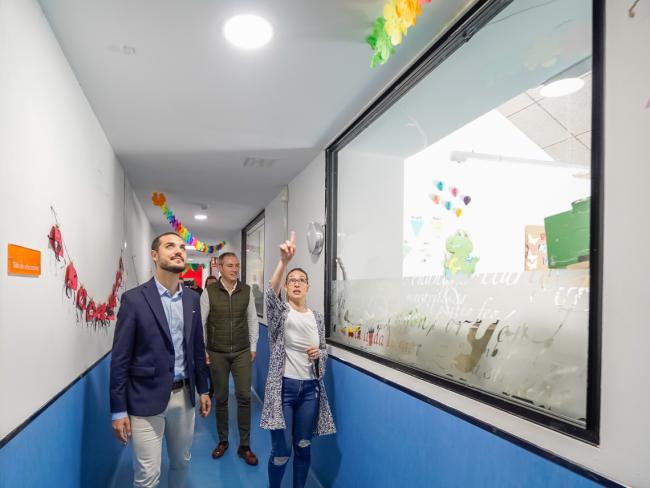 El alcalde comprueba el resultado de los trabajos de reparación en la Escuela Infantil La Cigarra y la Hormiga