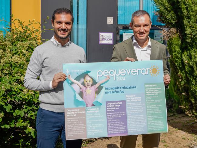 El alcalde, Alejandro Navarro Prieto, y el concejal de Bienestar, Educación e Inmigración, Rubén Martínez, han informado esta mañana sobre la amplia oferta que el Ayuntamiento oferta para la conciliación de la vida laboral y familiar este verano