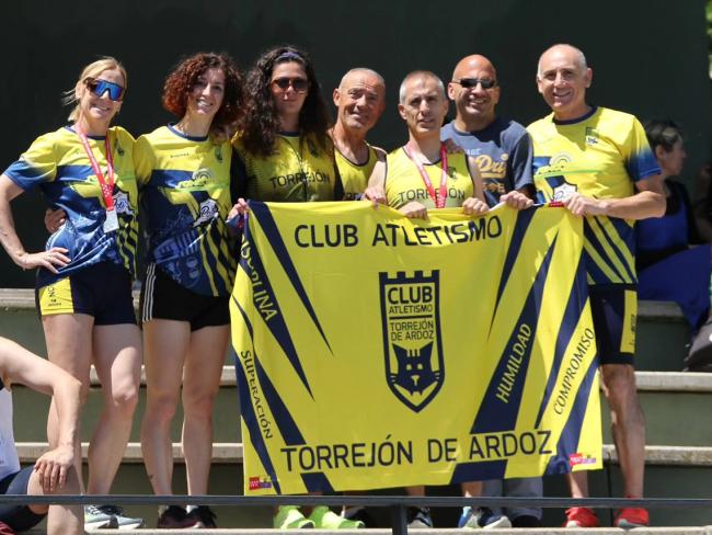 Integrantes del Club Atletismo Torrejón que participaron en el Campeonato de Madrid Máster