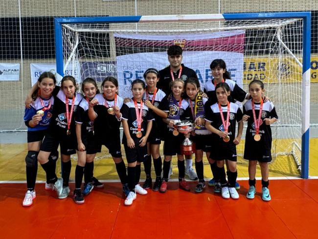 El equipo femenino benjamín federado del Torrejón Sala, campeón de España sub-10