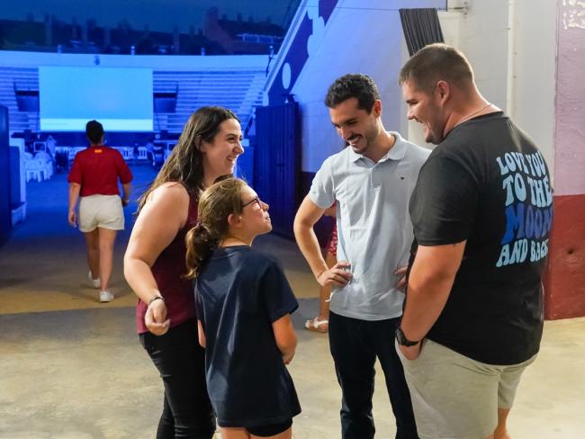 El alcalde, Alejandro Navarro Prieto,, visitando el Cine de Verano