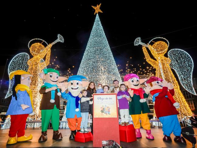 Espectacular regreso de Los Guachis a la Plaza Mayor en la inauguración de la nueva Plaza de Los Guachis, la novedosa Iluminación Navideña de la ciudad y la vuelta del impresionante espectáculo Fantasía de Navidad, videomapping sobre la fachada de la Iglesia