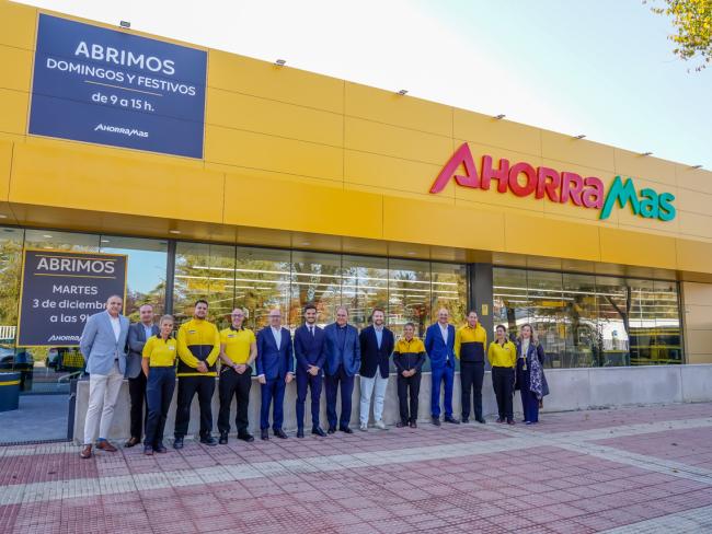 Momento de la visita al nuevo Ahorramas