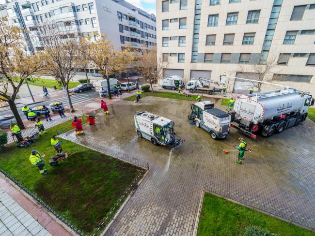 Esta iniciativa une los recursos humanos y materiales de las Concejalías de Obras, Limpieza Urbana y Medio Ambiente 