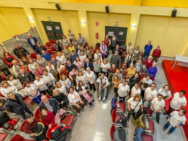 El alcalde, Alejandro Navarro Prieto, el concejal de Urbanismo, Vivienda y Juventud, Víctor Miranda, y los representantes de las distintas asociaciones