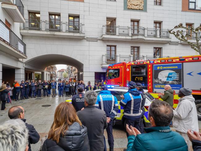 Minuto de silencio en la Plaza Mayor de Torrejón de Ardoz