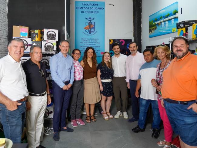 El alcalde, Alejandro Navarro, y el concejal de Bienestar, Educación e Inmigración, Rubén Martínez, visitaron la iniciativa