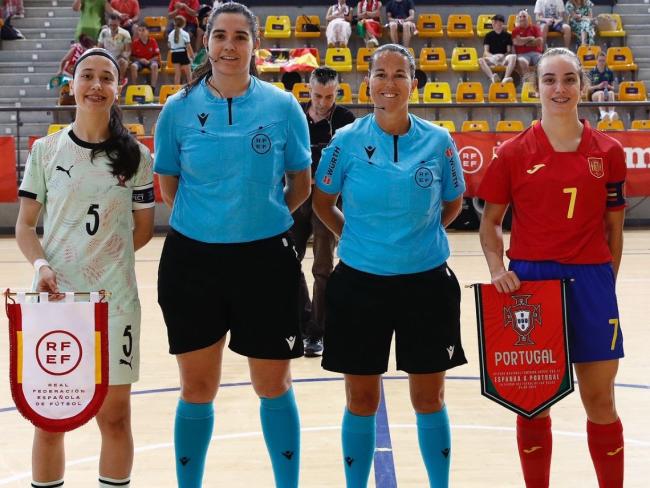María Rollón con el brazalete de capitana de la selección española sub-17