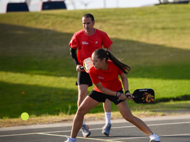 Los torrejoneros Paula Clemente e Iván Cuadros durante el Open de Málaga del Circuito Nacional de pickleball