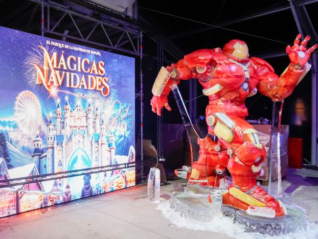 El tema de esta edición es "Héroes y Villanos" y otra de las novedades es el uso de hielo con color que da un aspecto espectacular a las figuras