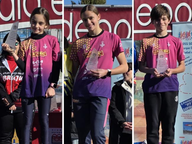 De izquierda a derecha: Ainhoa Laureano, Leire Moreno y Roberto Fernández