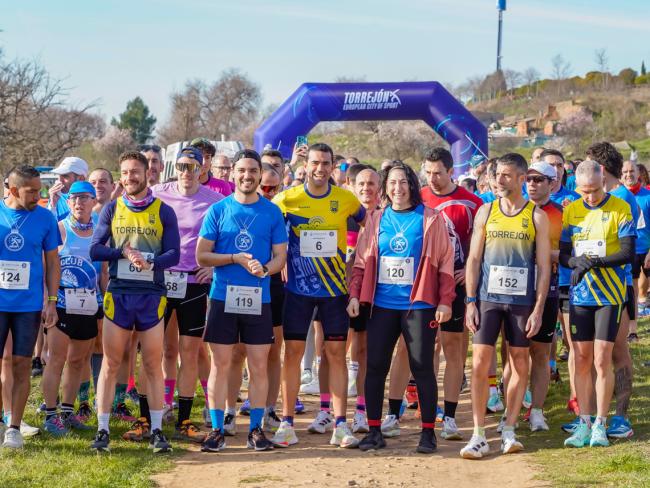 El alcalde, Alejandro Navarro, y la concejala de Deportes y Turismo, Miriam Gutiérrez, participaron en la carrera