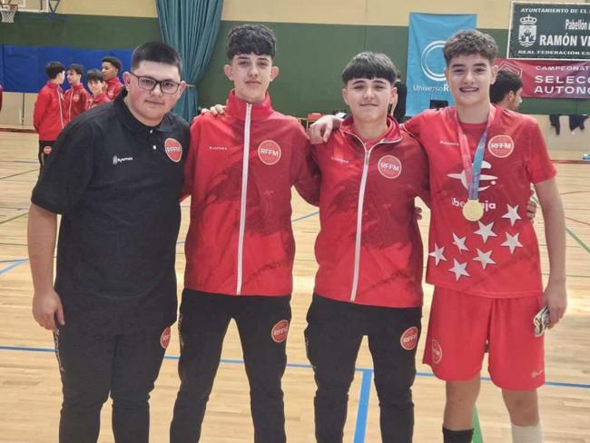 Los cuatro torrejoneros que disputaron el Campeonato de España de selecciones autonómicas de fútbol sala sub-16 y sub-14