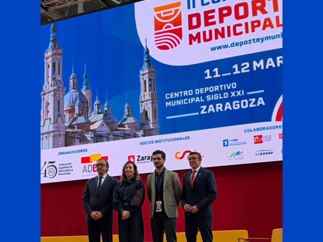 El presidente de la Comisión de Deportes de la FEMP y alcalde de Torrejón de Ardoz, Alejandro Navarro Prieto, acompañado por la alcaldesa de Zaragoza, Natalia Chueca, José Hidalgo, presidente de la Asociación del Deporte Español, y Fernando Olmeda, asesor del presidente del Consejo Superior de Deportes