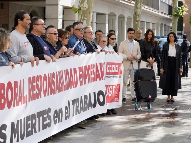 Torrejón de Ardoz ha guardado un minuto de silencio por el fallecimiento de un trabajador el pasado 27 de abril