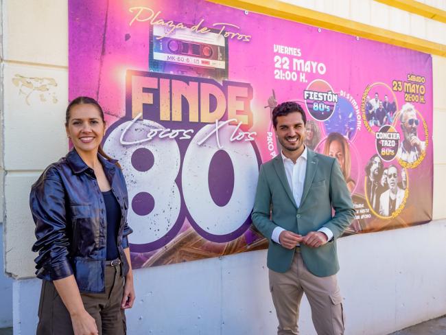 El alcalde, Alejandro Navarro Prieto, junto a la concejala de Igualdad y Festejos, María Eugenia Gil, presentando la esperada iniciativa musical