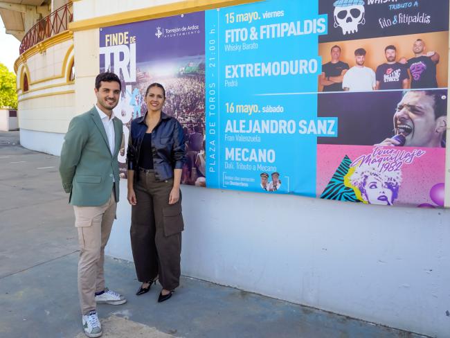 El alcalde, Alejandro Navarro Prieto, y la concejala de festejos e Igualdad, María Eugenia Gil, han presentado esta mañana las actuaciones, que se celebrarán en la Plaza de Toros