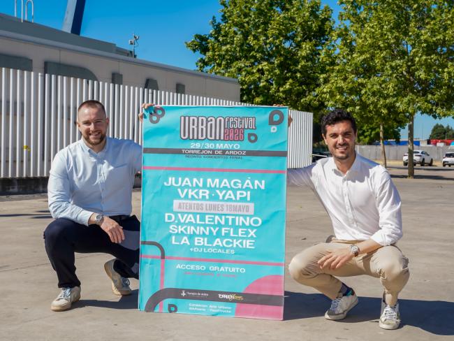 El alcalde, Alejandro Navarro Prieto, y el concejal de Juventud, Urbanismo y Vivienda, Víctor Miranda
