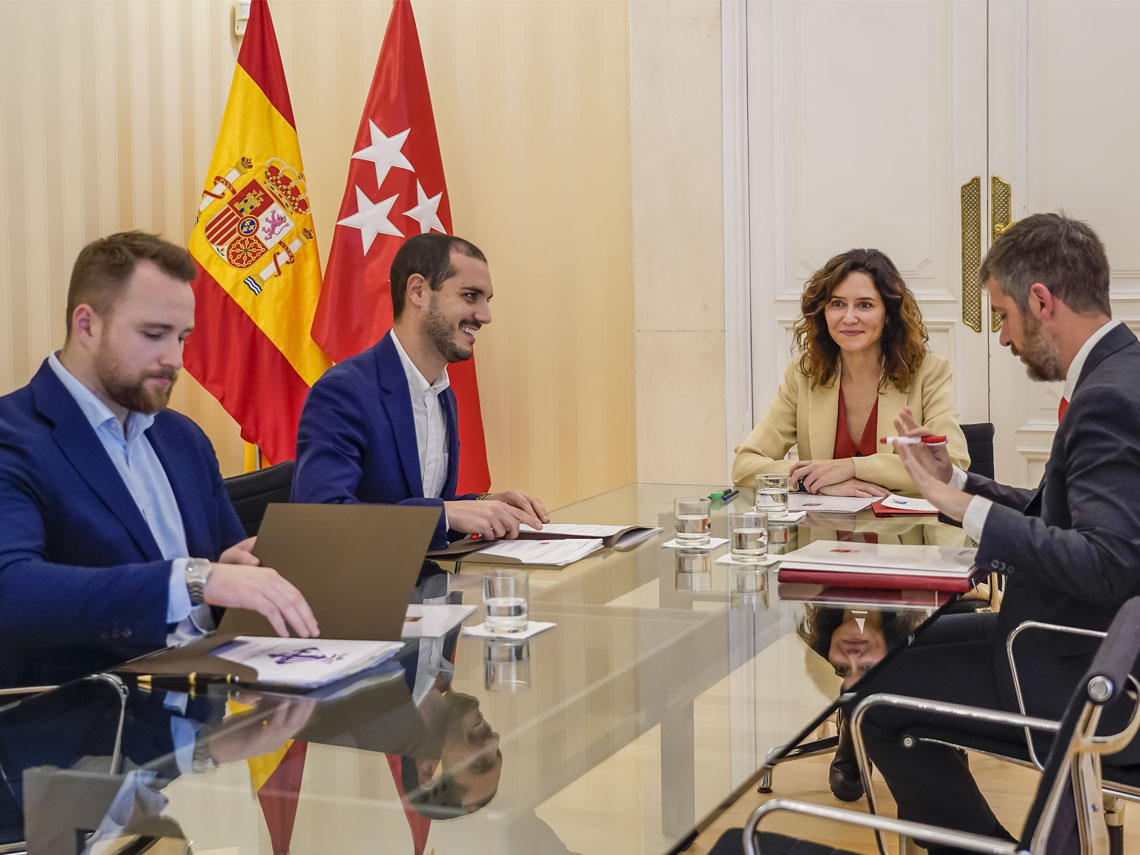 Un momento de la reunión en la sede de la presidencia de la Comunidad de Madrid